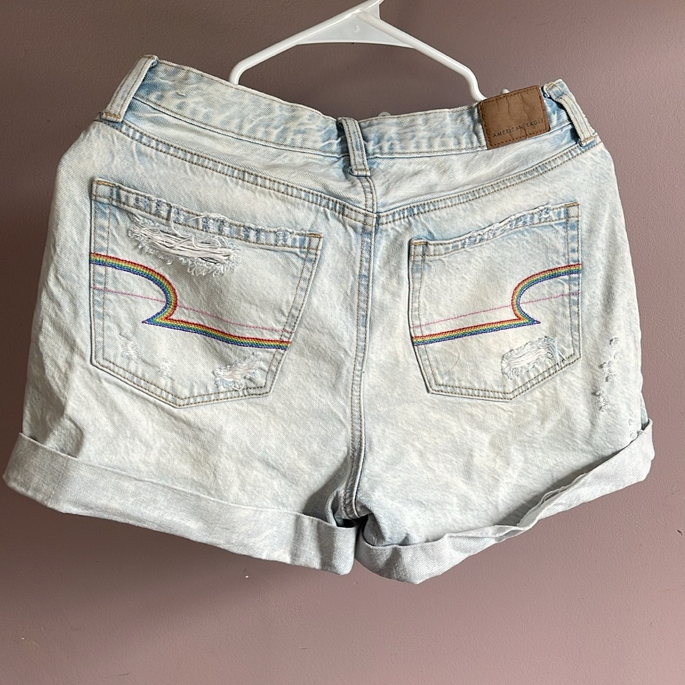 AE Women’s Mom Shorts w. Rainbow Detailing - sz 4
